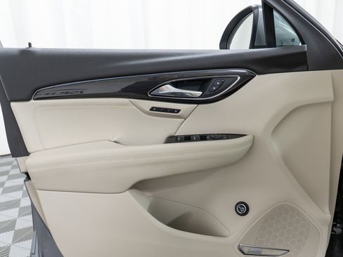 Used 2021 Buick Envision Essence w/ Technology Package I image 11