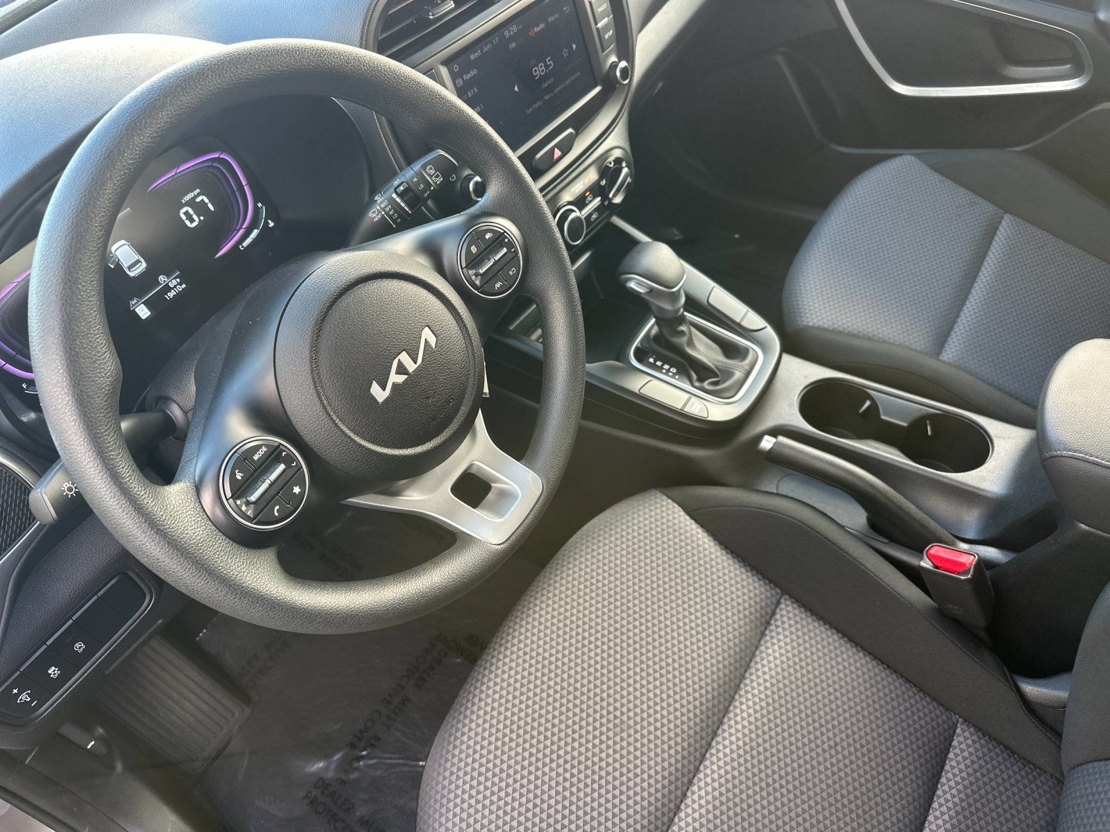Used 2025 Kia Soul LX w/ LX Technology Package FWD image 10