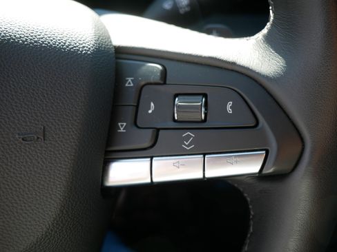 Used 2025 Cadillac XT4 Premium Luxury image 29