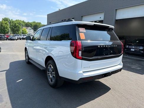 Used 2025 Ford Expedition Active AWD/4WD image 4