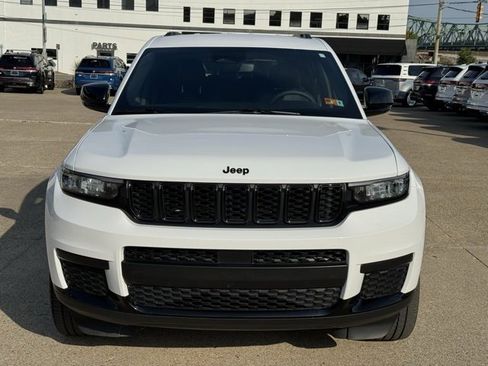 Used 2023 Jeep Grand Cherokee L Laredo image 8