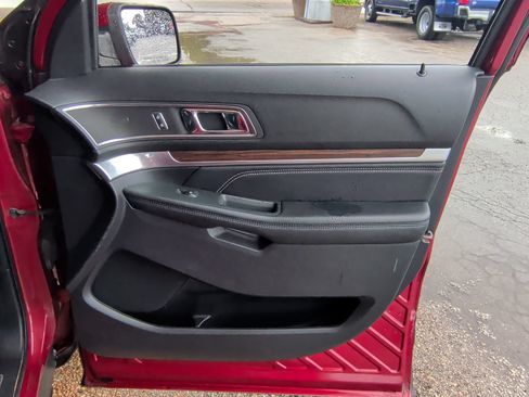 Certified 2019 Ford Explorer Limited w/ Class III Trailer Tow Package FWD image 24