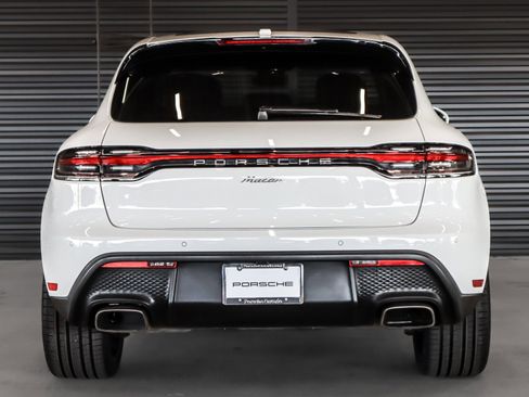 Certified 2024 Porsche Macan image 9