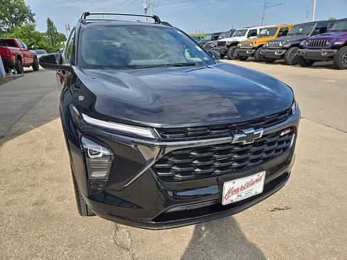 Used 2025 Chevrolet Trax RS w/ Sunroof Package FWD image 16