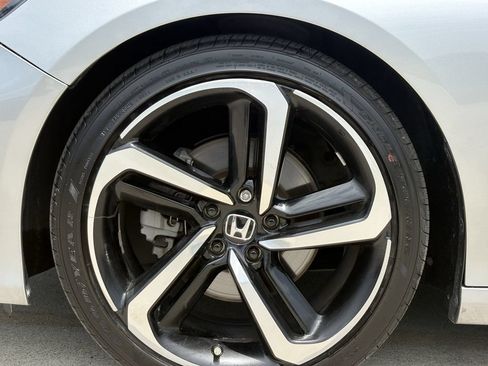Used 2019 Honda Accord Sport image 9