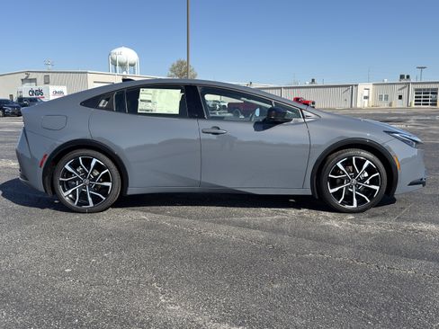 New 2026 Toyota Prius Plug-In Hybrid FWD image 6