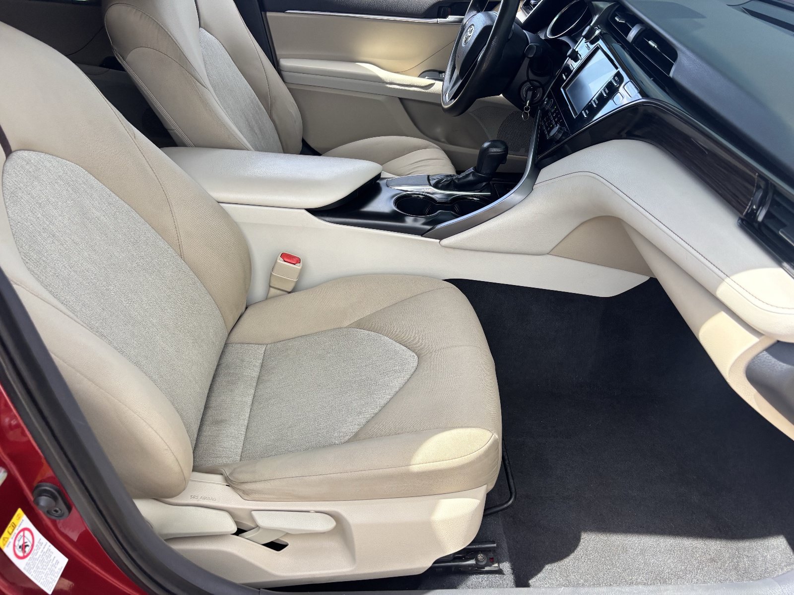 Used 2019 Toyota Camry LE w/ Carpet Mat Package FWD image 11