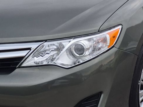 Used 2012 Toyota Camry LE FWD image 11