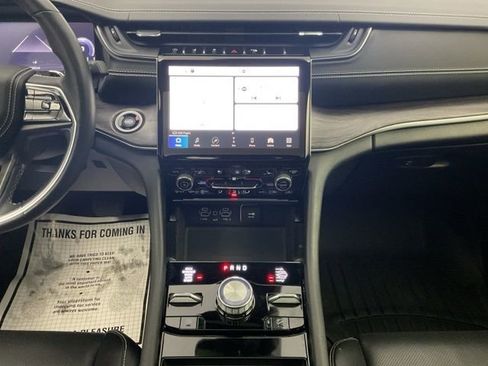 Used 2021 Jeep Grand Cherokee L Overland w/ Luxury Tech Group IV image 17