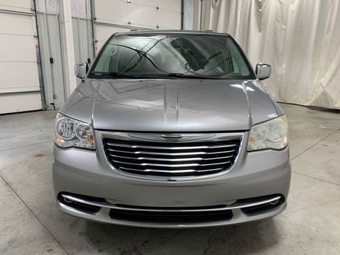 Used 2014 Chrysler Town & Country Touring-L image 15