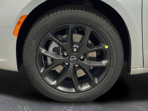 New 2026 Chrysler Pacifica Limited w/ S Appearance Package AWD/4WD image 41