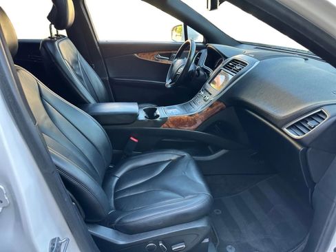 Used 2017 Lincoln MKX Select w/ Select Plus Package image 21