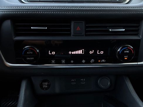 Used 2025 Nissan Rogue SV FWD image 30