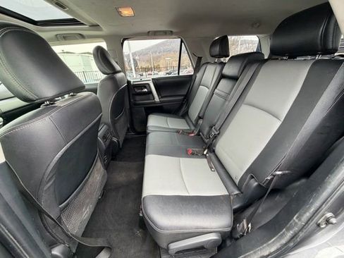 Used 2016 Toyota 4Runner SR5 Premium image 34