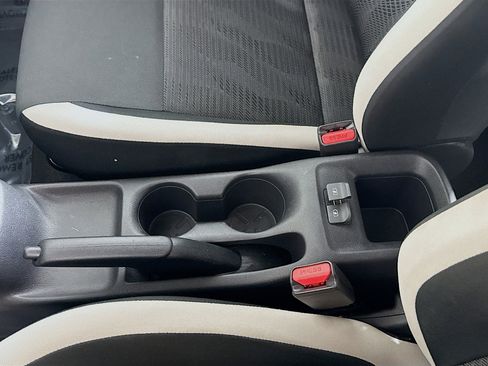 Used 2021 Nissan Versa SV image 18