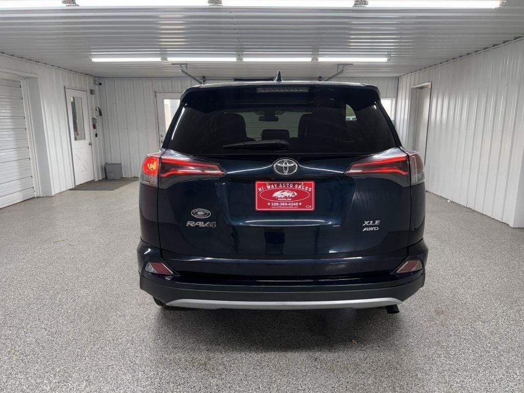 Used 2018 Toyota RAV4 XLE AWD/4WD image 5