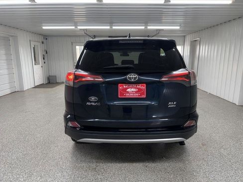 Used 2018 Toyota RAV4 XLE AWD/4WD image 5