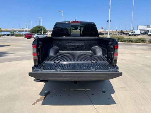 Used 2026 Nissan Frontier SV w/ Tow Package RWD image 4