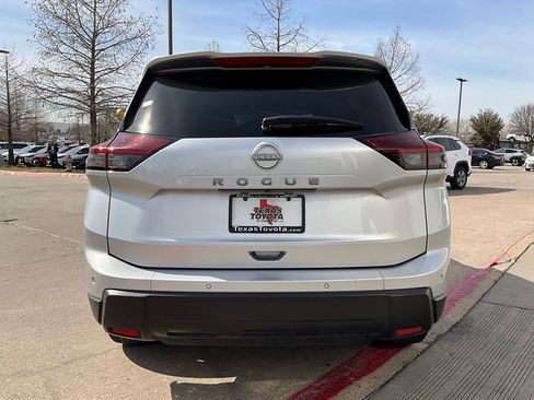 Used 2025 Nissan Rogue SV image 7