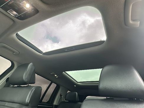 Certified 2025 Hyundai Santa Fe Limited FWD image 5