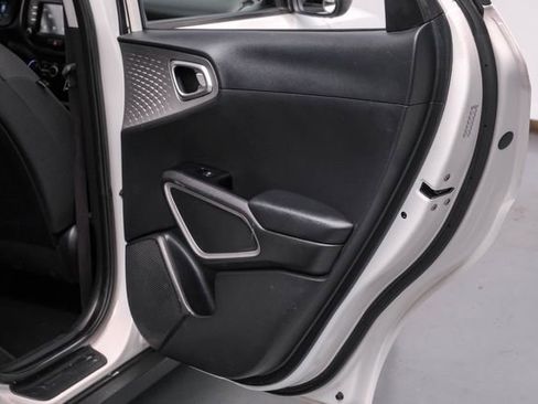 Used 2021 Kia Soul LX image 41