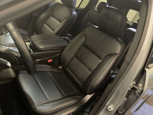 Used 2024 GMC Acadia Elevation w/ Luxury Package AWD/4WD image 11