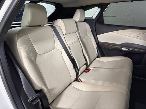 Used 2025 Lexus RX 450h AWD w/ Luxury Package image 36