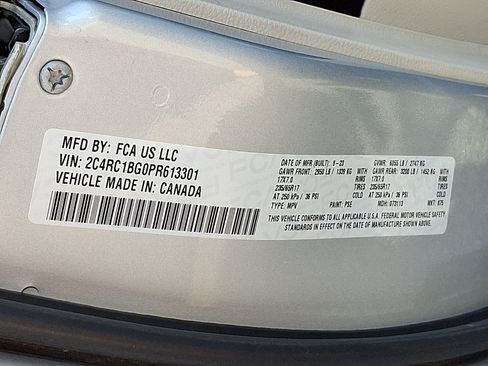 Used 2023 Chrysler Pacifica Touring-L FWD image 27