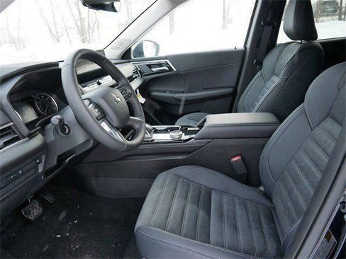 New 2026 Mitsubishi Outlander SE image 4