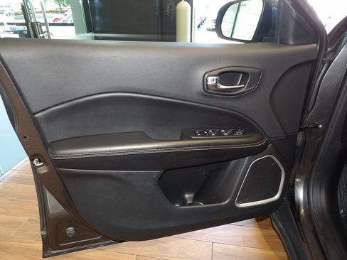 Used 2021 Jeep Compass Latitude AWD/4WD image 23
