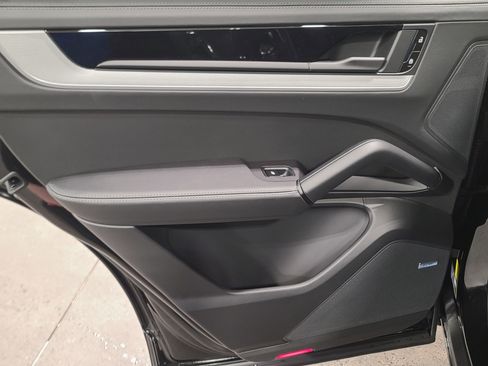 New 2026 Porsche Cayenne image 26