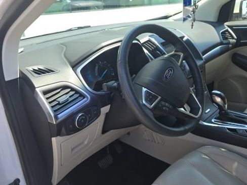 Used 2017 Ford Edge Titanium w/ Technology Package FWD image 15