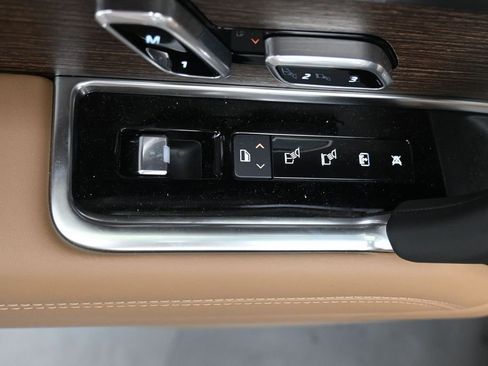 Used 2025 Land Rover Range Rover Long Wheelbase SE AWD/4WD image 22
