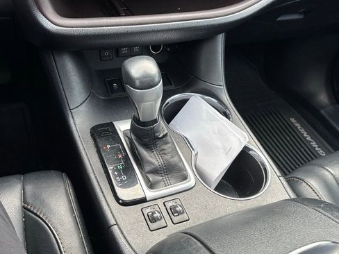 Used 2018 Toyota Highlander XLE image 13