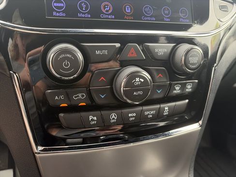 Used 2019 Jeep Grand Cherokee Altitude AWD/4WD image 22