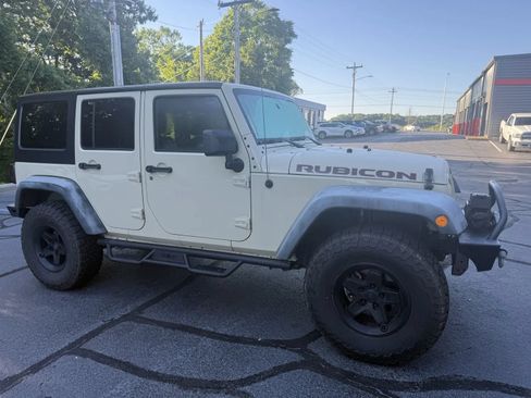 Used 2011 Jeep Wrangler Unlimited Rubicon w/ Connectivity Group AWD/4WD image 5