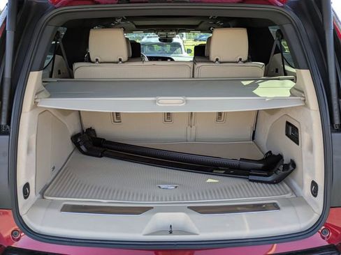 Used 2024 Cadillac Escalade ESV Premium Luxury image 13