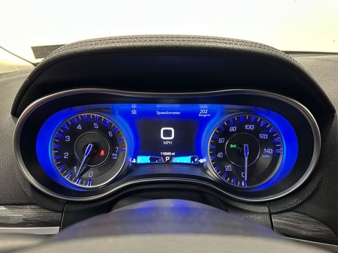 Used 2019 Chrysler 300 Touring w/ Sport Appearance Package AWD/4WD image 17