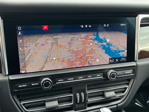 Used 2020 Porsche Macan image 25