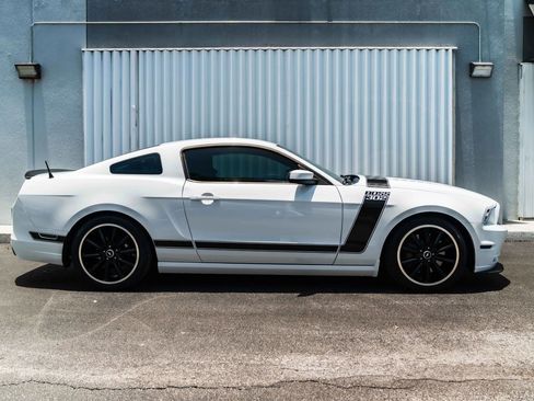 Used 2013 Ford Mustang Boss 302 w/ Boss 302 Accessory Pkg RWD image 4