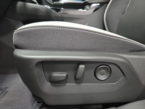 Used 2025 Buick Envision Sport Touring AWD/4WD image 32
