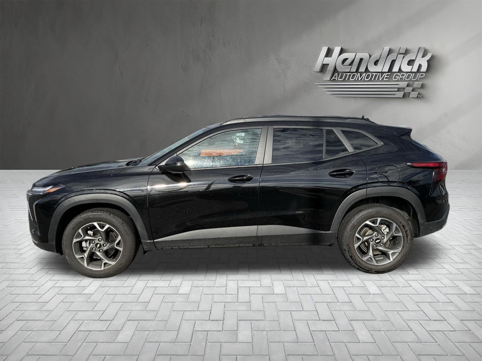 Used 2025 Chevrolet Trax LT w/ LT Convenience Package FWD image 8