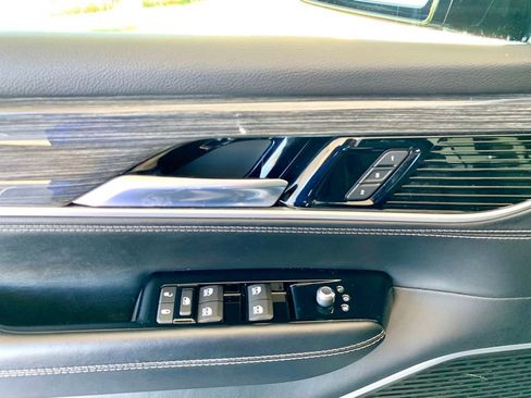 Used 2022 Jeep Wagoneer Series III w/ Convenience Group I RWD image 8