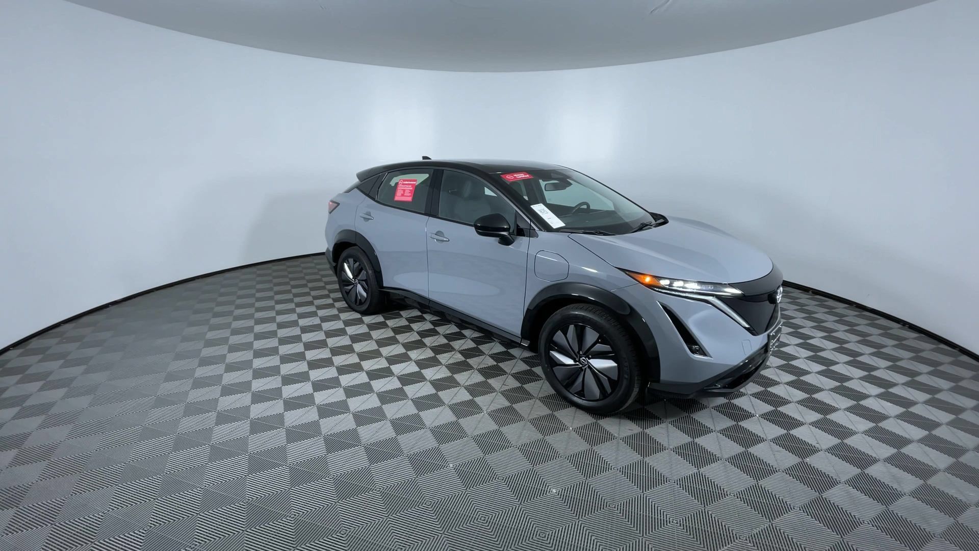 Used 2024 Nissan Ariya AWD image 2