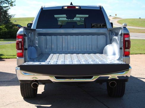 Used 2024 RAM 1500 Laramie AWD/4WD image 12