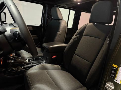 Used 2024 Jeep Wrangler Willys image 13