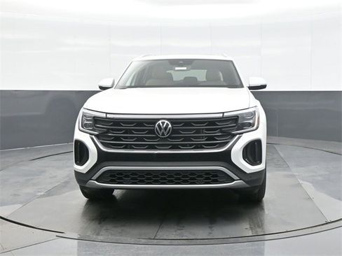 New 2026 Volkswagen Atlas Cross Sport SE image 2