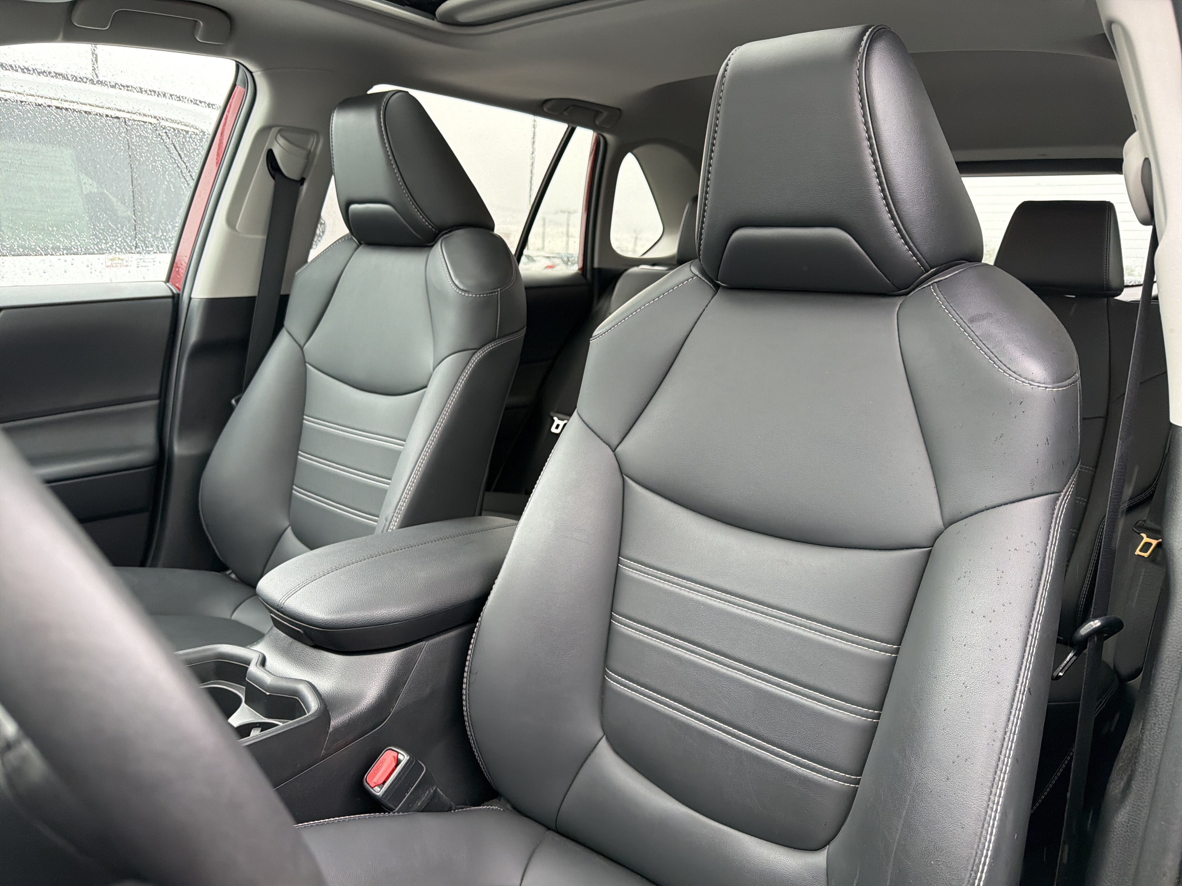 Used 2021 Toyota RAV4 XLE Premium AWD/4WD image 10