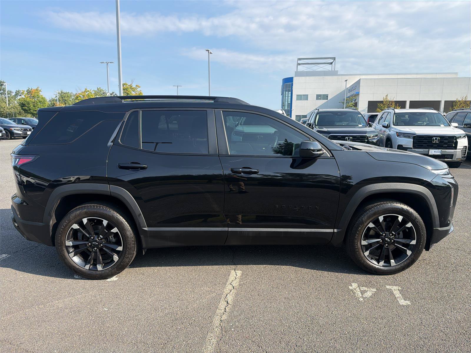 Used 2025 Chevrolet Equinox RS FWD image 8