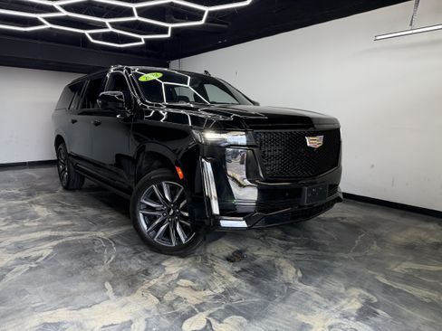 Used 2022 Cadillac Escalade ESV Sport w/ Touring Package AWD/4WD image 6